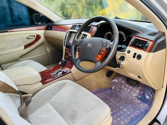 A picture of TOYOTA CROWN ATHLETIC