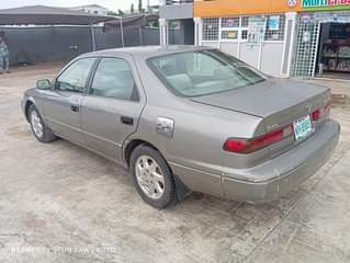A picture of Toyota Camry 1999 LE