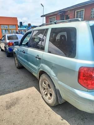 A picture of 2004 HONDA PILOT