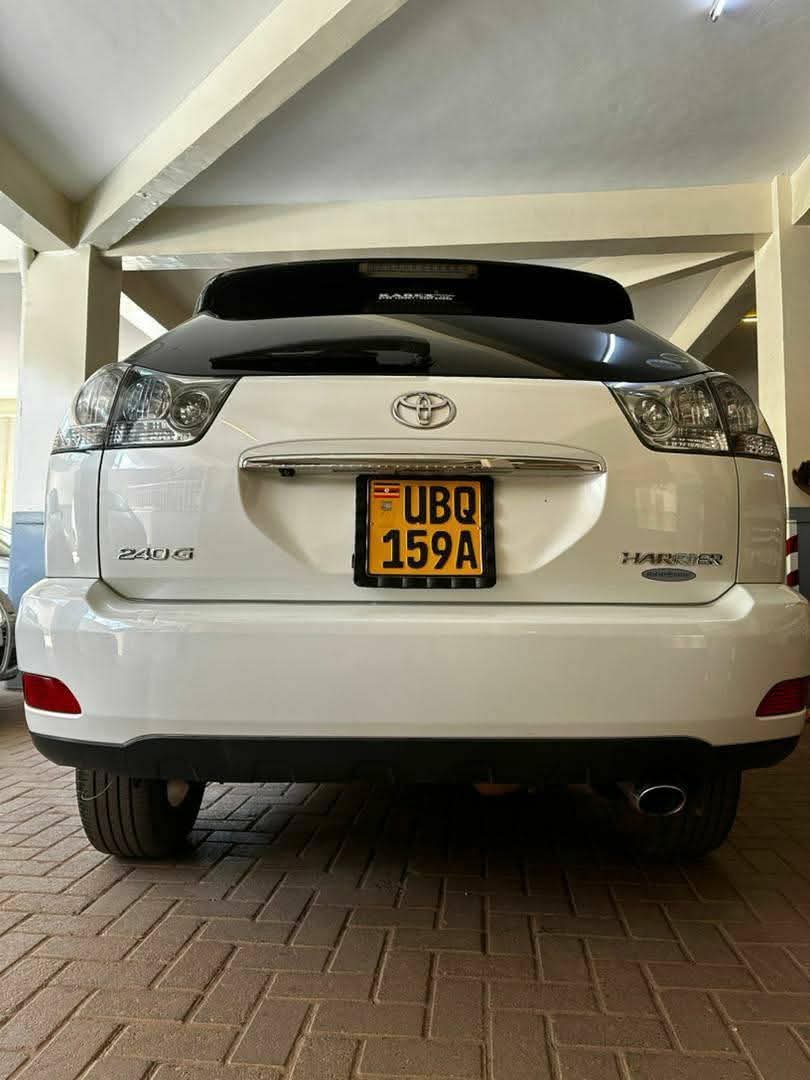 A picture of 2010 Toyota harrier kawundo