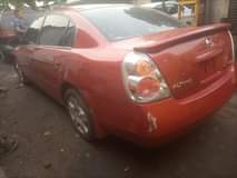 A picture of Very neat used Nissan Altima 4 plugs