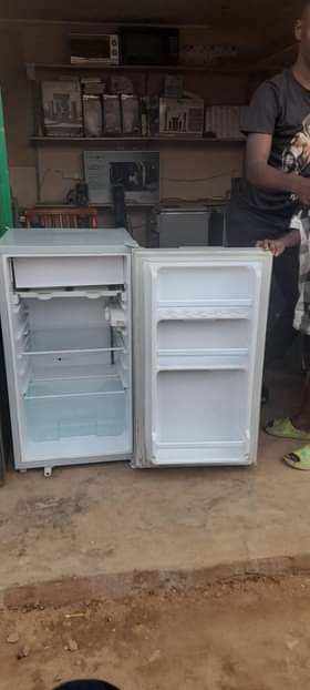 A picture of 120L capacity ICECOOL SINGLE DOOR FRIDGE ON THE SALE