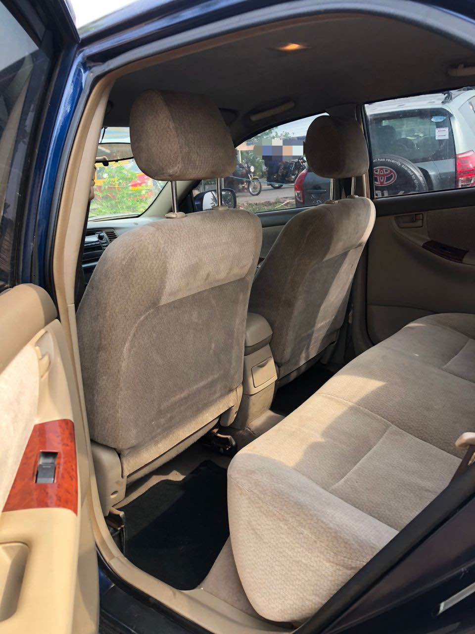 A picture of TOYOTA COROLLA 2004