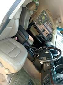 A picture of LANDCRUISER V8