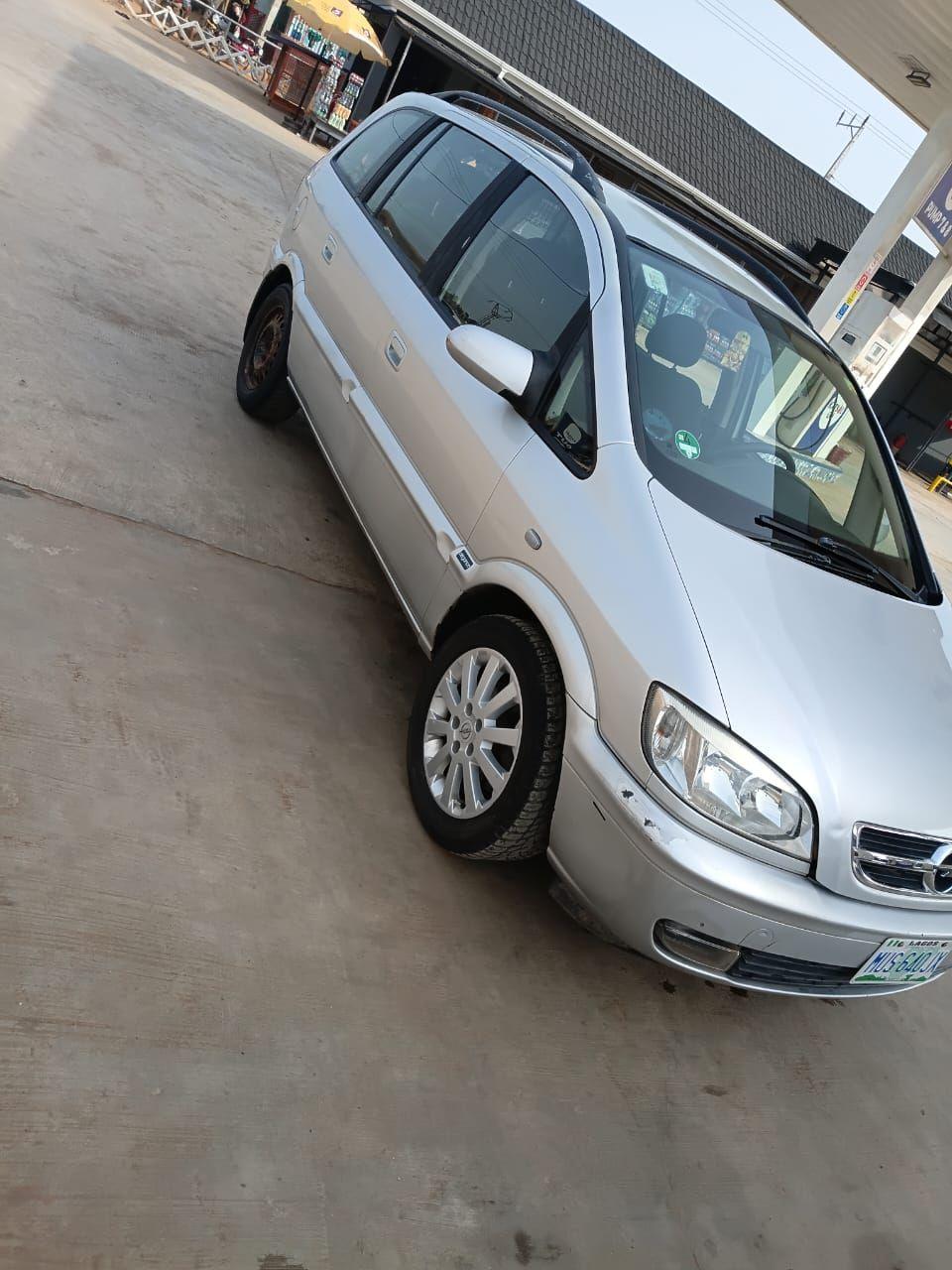 A picture of 2008 Opel zafira