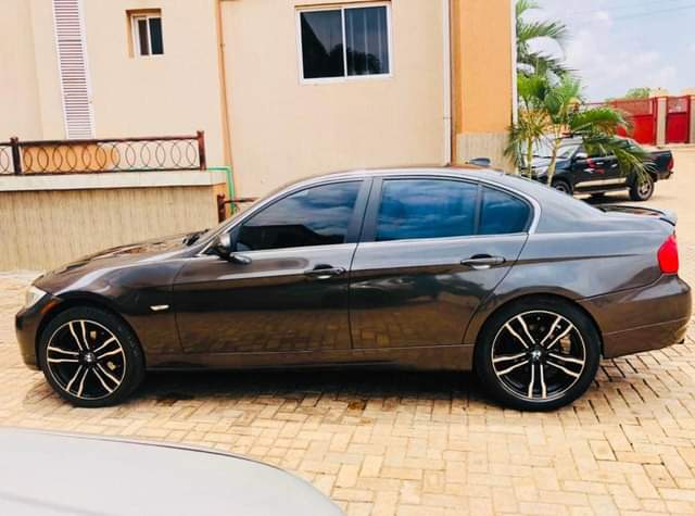 A picture of BMW 3 series E90 Grey