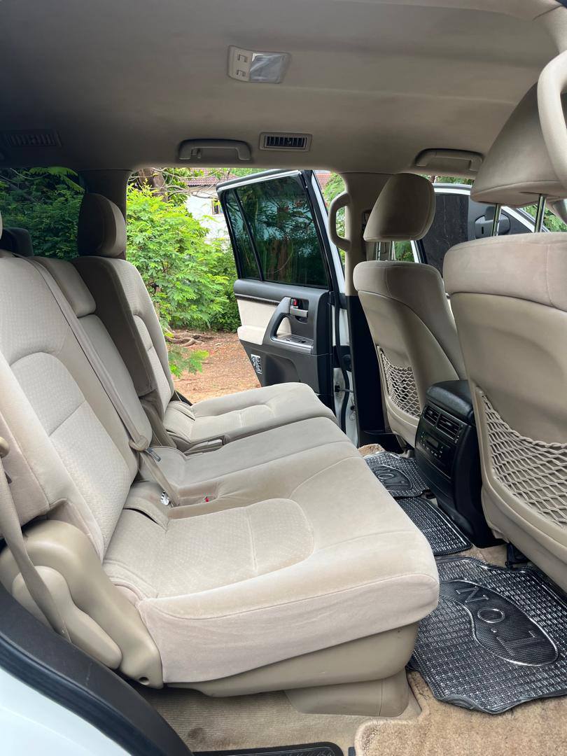 A picture of Price bei 115ml negotiable 2557 69617116 Landcruiser 200 series Year