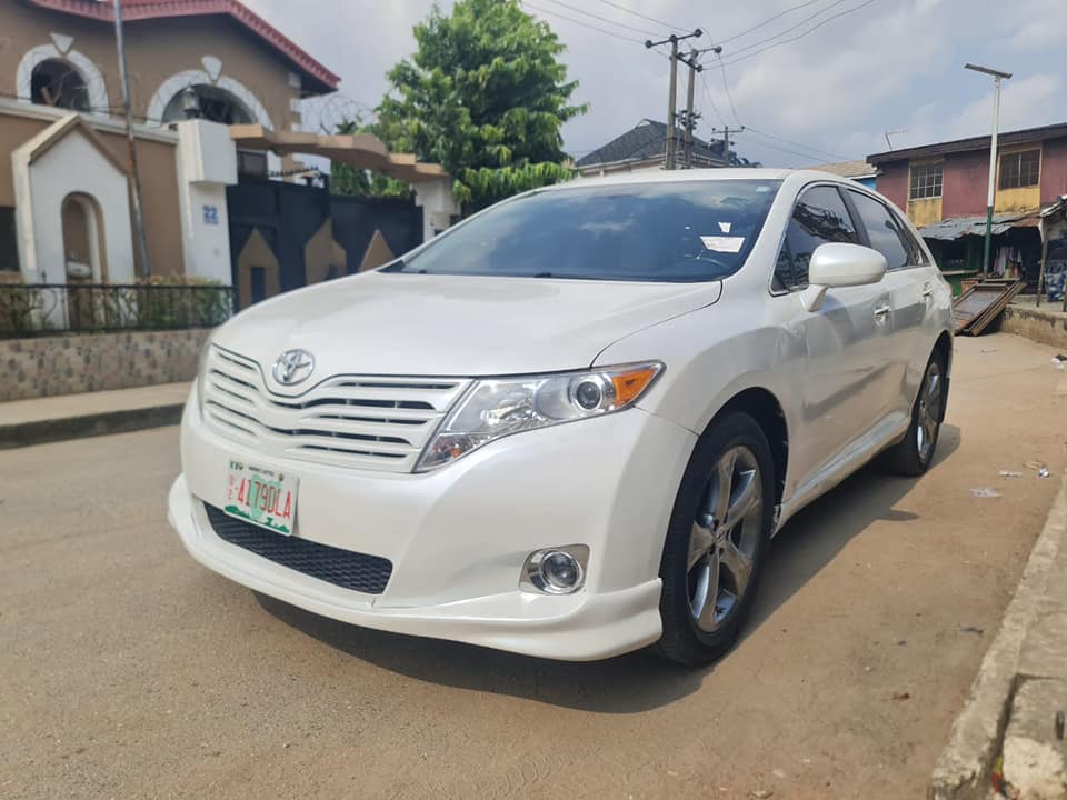 A picture of Toyota Venza 2011