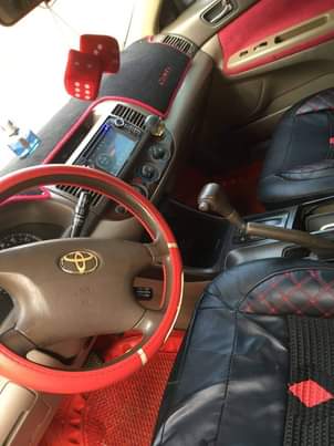 A picture of 2004 TOYOTA CAMRY LE