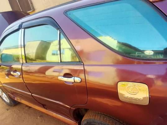 A picture of Lexus Rx300 2002