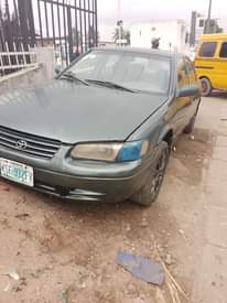 A picture of 2000 Toyota Camry Registered TINY LIGHT