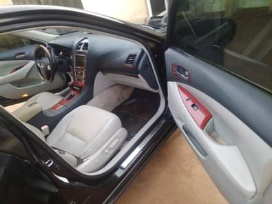 A picture of Lexus Es 350 2008 model 5 7m last not negotiable