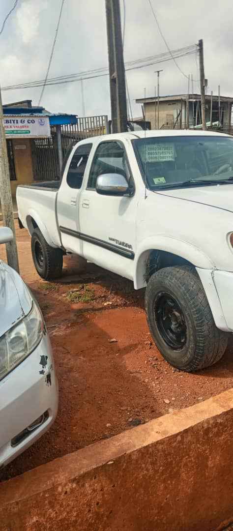 A picture of Use Toyota tundra