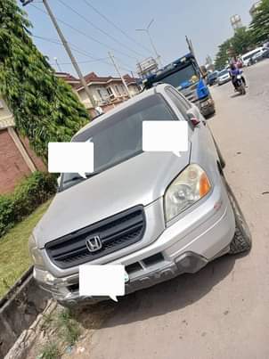 A picture of Honda Pilot 2005 Untouched engine and gear AC needs gas