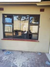 A picture of Glass and Aluminium