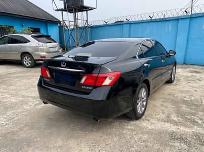 A picture of LEXUS ES350
