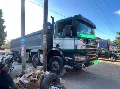 A picture of 2003 SCANIA MENDE TIPA 114C 380 4