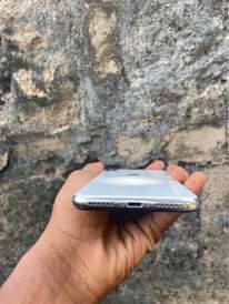 A picture of Iphone x