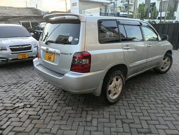 A picture of TOYOTA KLUGER0714058883