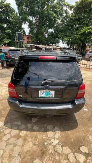 A picture of 2004 first body Toyota Highlander perfectly okay nothing to fix