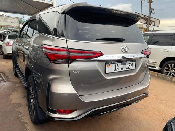 A picture of Toyota Fortuner 2015 2 8cc diesel 115M