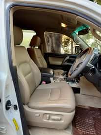 A picture of Land cruiser v8