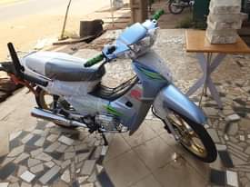 A picture of J ai une motos vendre trs propre troc possible WhatsApp