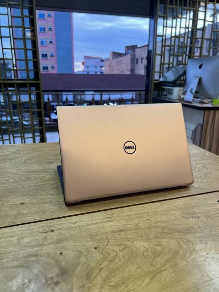 A picture of DELL XPS 13 COREi7 8th Gen touchscreen