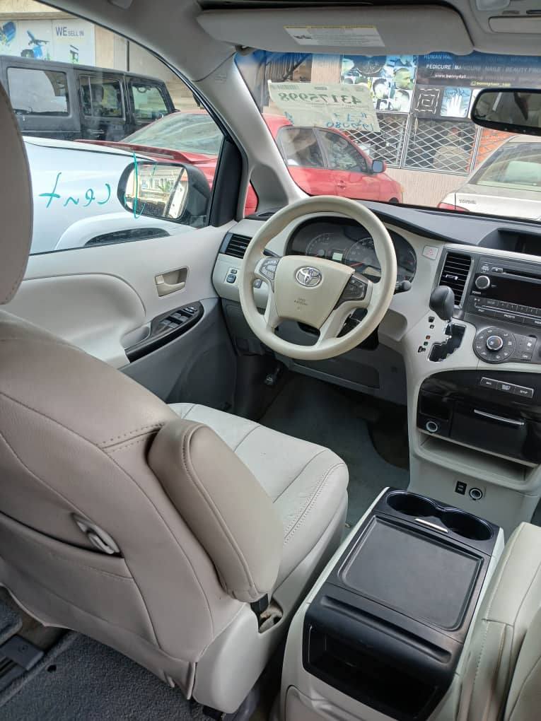 A picture of Foreign used Toyota Sienna 2011 2012 LE Leather seat Accident
