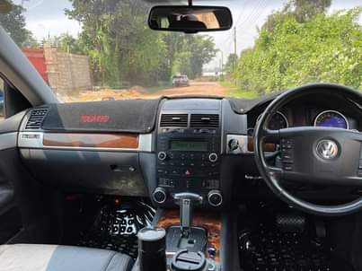 A picture of Volkswagen toureg 2008 model