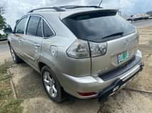 A picture of Extremely clean Lexus rx330 Engine and Gear sound Ac chilling