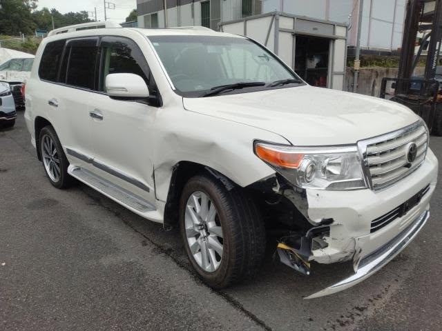 A picture of 2014 TOYOTA LAND CRUISER 200 V8 READY TO BE IMPORTED