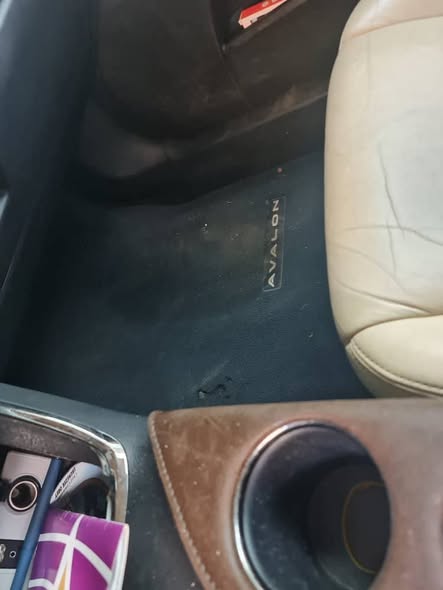 A picture of Toyota Avalon 2017 model