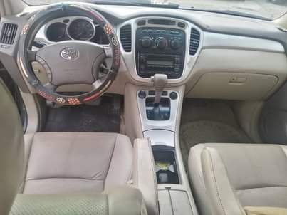 A picture of Neatly used 2005 Toyota highlander Buy and drive