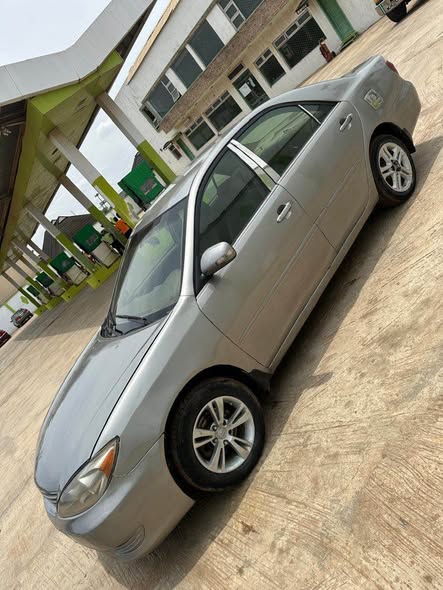 A picture of 2004 Toyota Camry