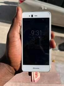 A picture of  AQUOS arrow...32GB... RAM3...SIM NI KAM MPYA IMENYOOKA SAN CAMER