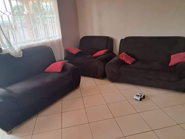 A picture of 5 seaters
