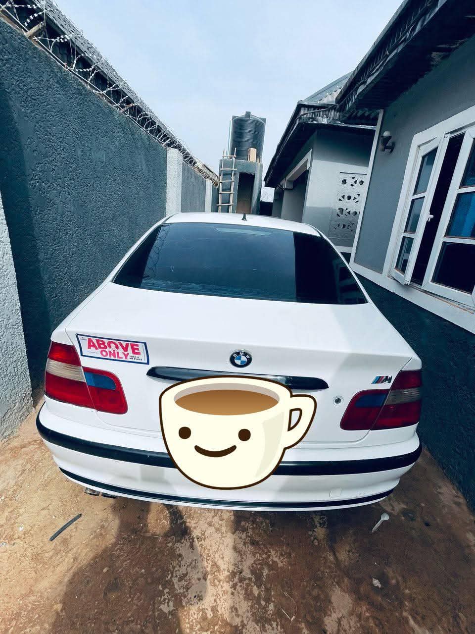 A picture of 2004 BMW series e
