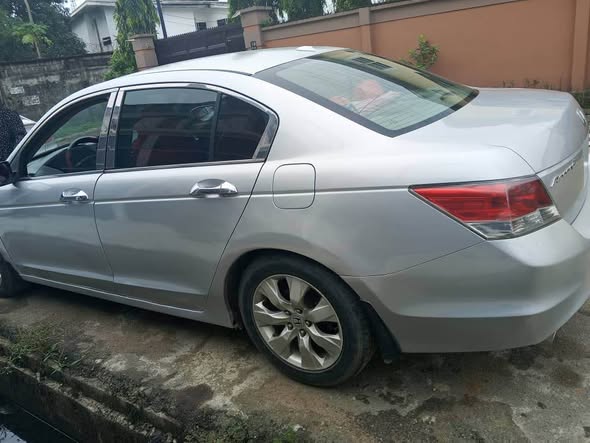 A picture of Honda Accord 2009 V6 first body first user distress sale