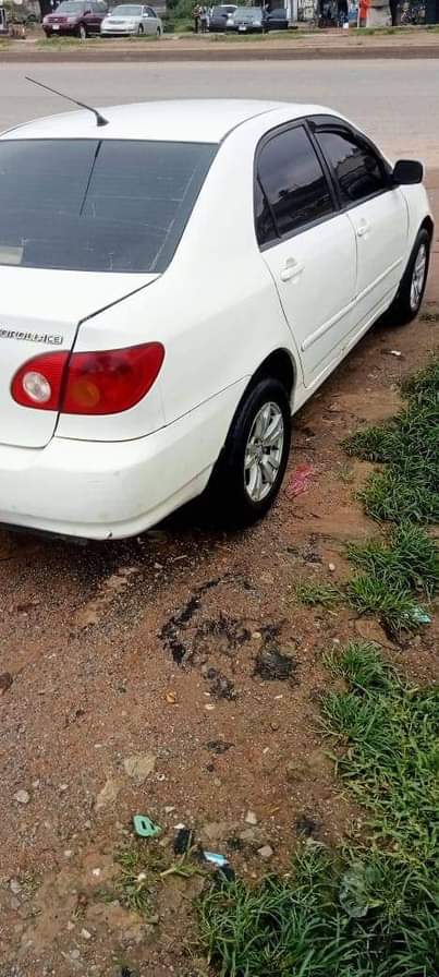 A picture of 2006 Corrola Toyota Clean