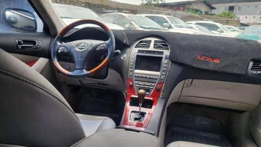 A picture of Lexus Es350 2008 Toks grade Repainted on first body Nothing