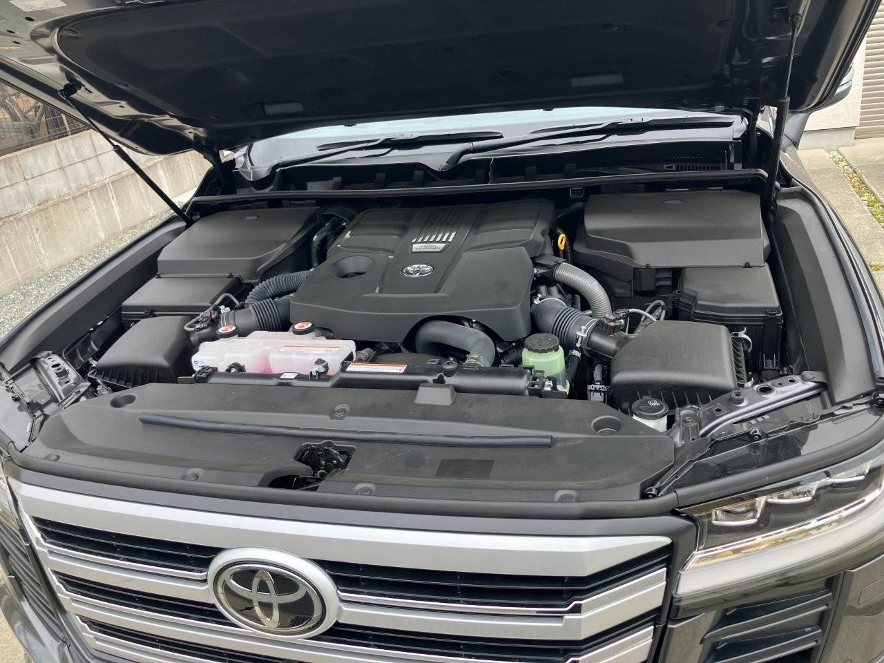 A picture of TOYOTA LAND CRUISER