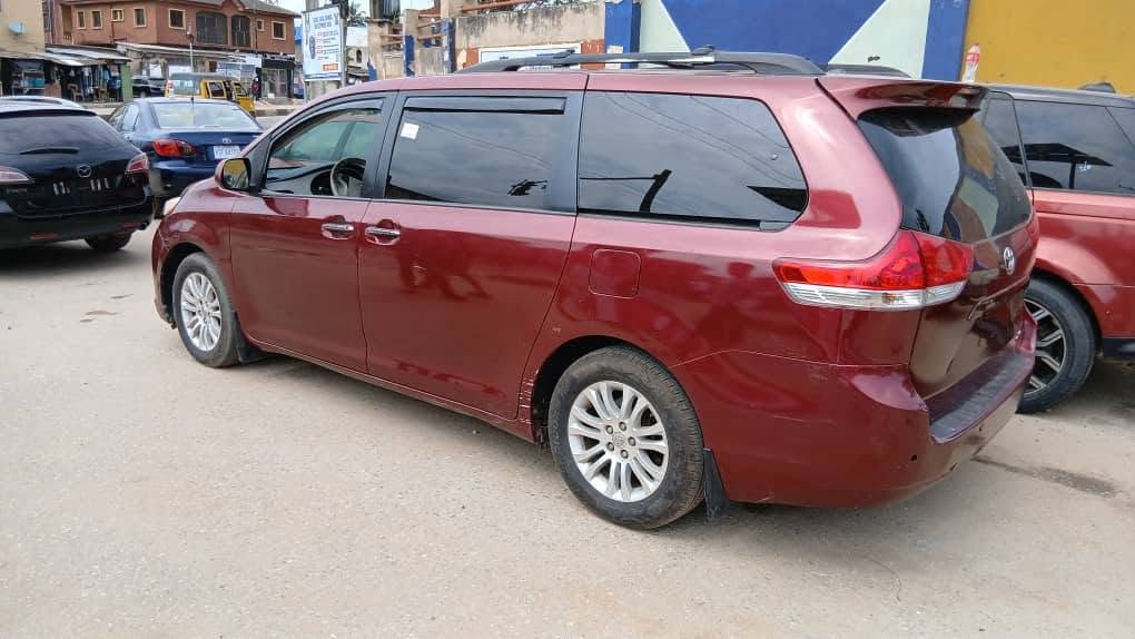 A picture of Sienna 2014 XLE