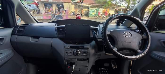A picture of Toyota Noah for Sale