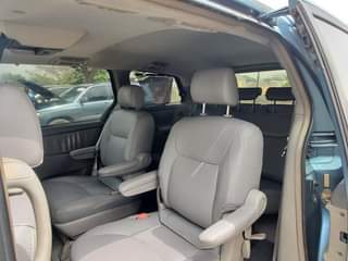 A picture of Toyota Sienna XLE Limited FWD 2006