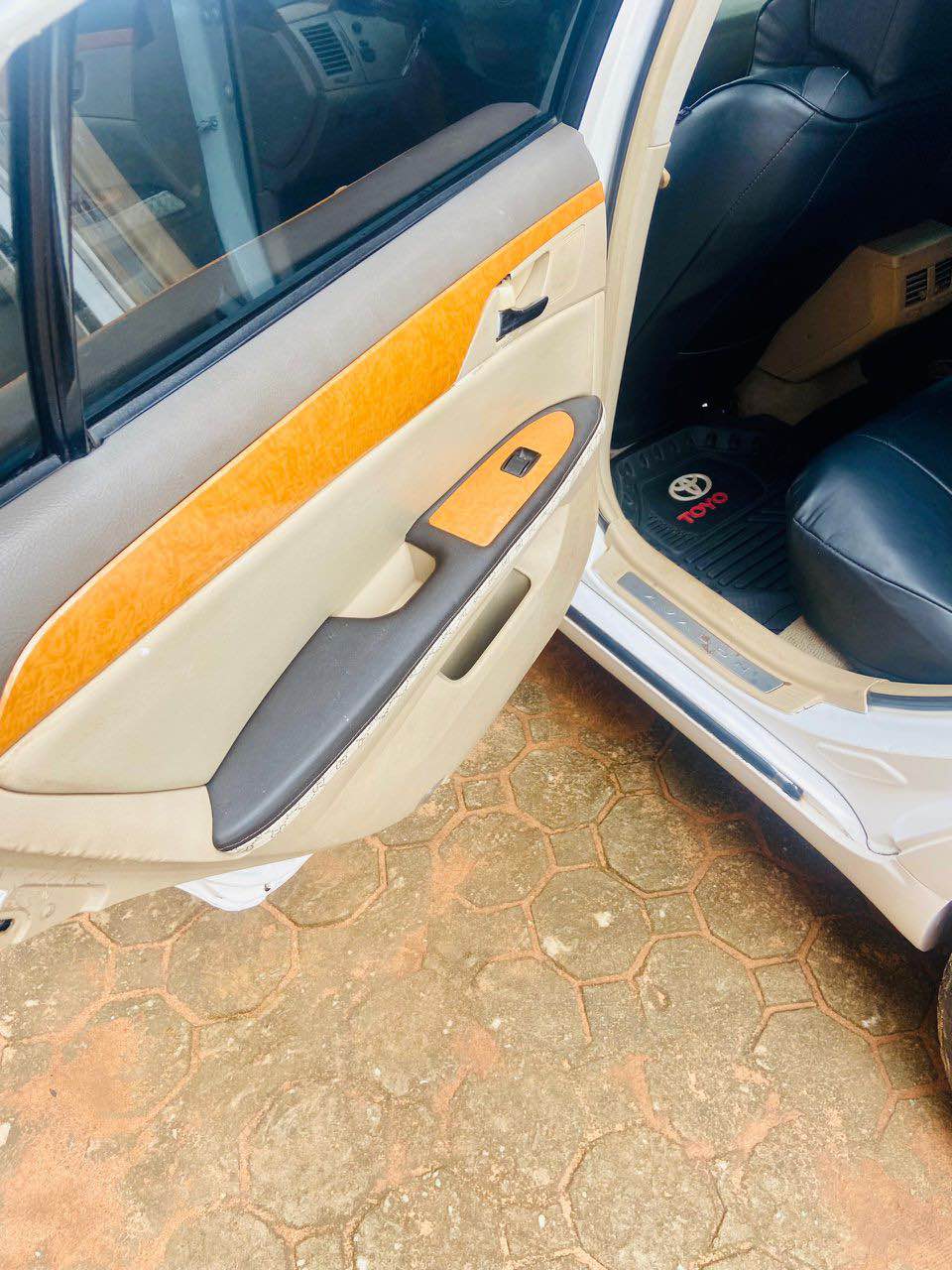 A picture of LUIZ FIGO ENTERPRISE 09119083705 Distress sale Toyota Avalon 2008 model