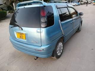 A picture of TOYOTA RAUM OLD