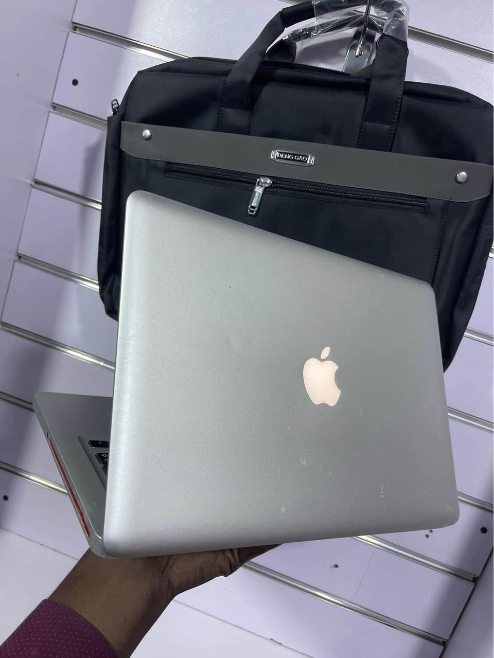 A picture of MACBOOK PRO 2012