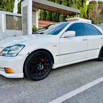 A picture of TOYOTA CROWN