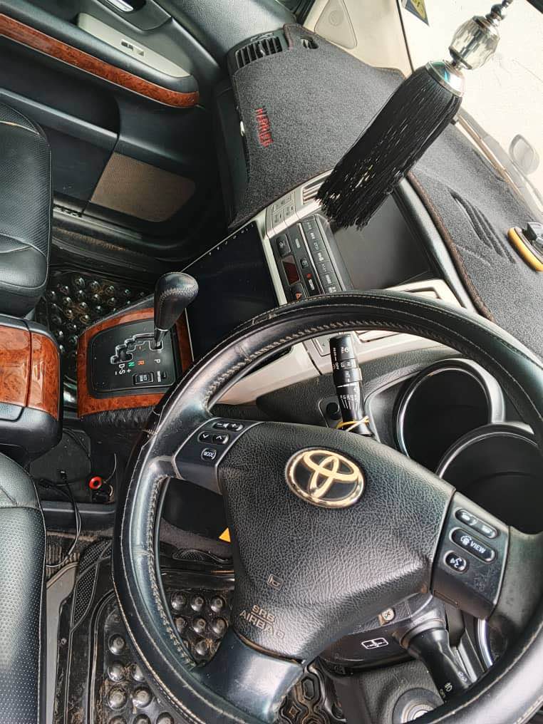 A picture of TOYOTA HARRIER